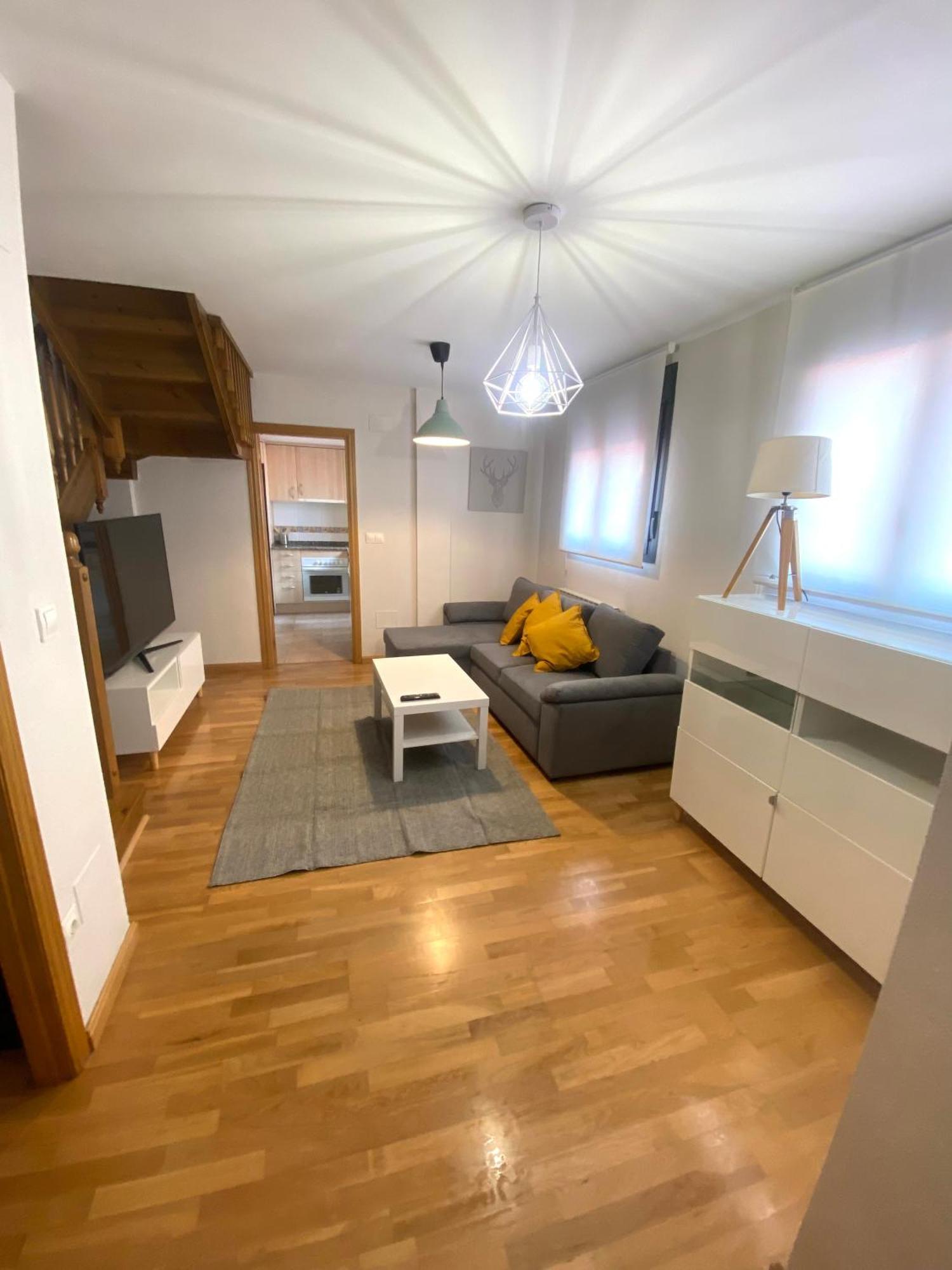 Apartamento Centrico Con Garaje 하카 외부 사진